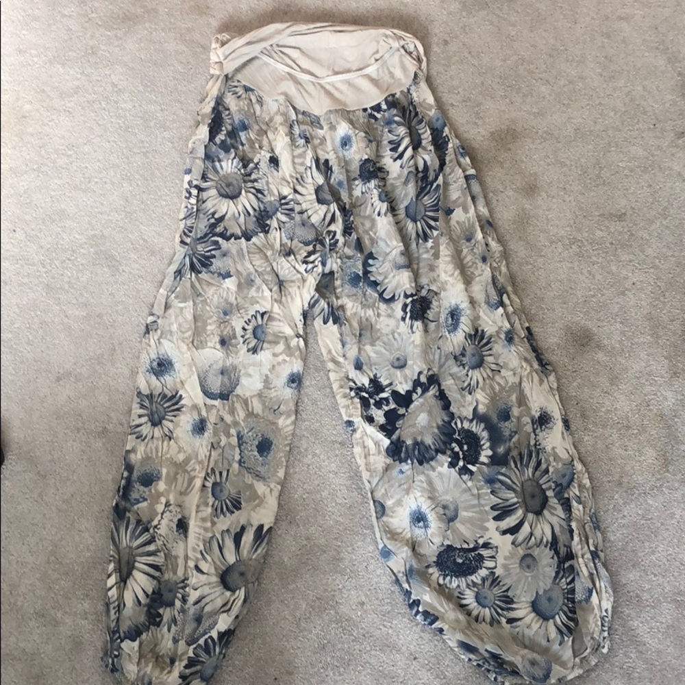 !!50% OFF!! BEAUTIFUL NEVER WORN CAPRIS